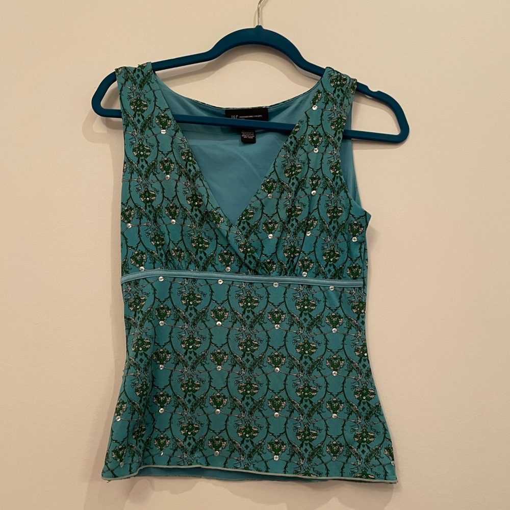 Green patterned v neck sleeveless top